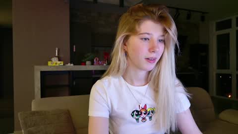 Snapshot of bella_amoury chatting on March 7, 2025, 8:33 pm Bella online show from March 7, 2025, 8:33 pm