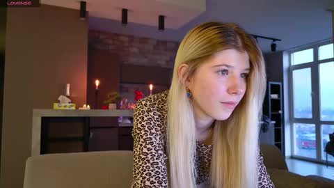 Snapshot of bella_amoury chatting on March 10, 2025, 4:17 am Bella online show from March 10, 2025, 4:17 am