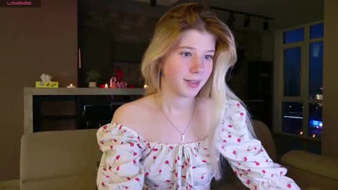 Snapshot of bella_amoury chatting on March 12, 2025, 4:35 pm Bella online show from March 12, 2025, 4:35 pm