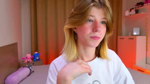 Snapshot of bella_amoury chatting on October 23, 2025, 9:46 pm Bella online show from October 23, 2025, 9:46 pm