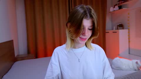 Snapshot of bella_amoury chatting on November 2, 2025, 3:03 pm Bella online show from November 2, 2025, 3:03 pm