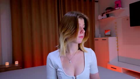 Snapshot of bella_amoury chatting on November 11, 2025, 8:53 pm Bella online show from November 11, 2025, 8:53 pm