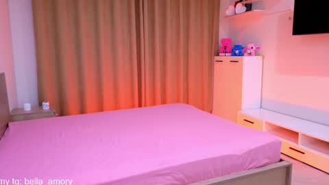 Snapshot of bella_amoury chatting on November 21, 2025, 8:18 pm Bella online show from November 21, 2025, 8:18 pm