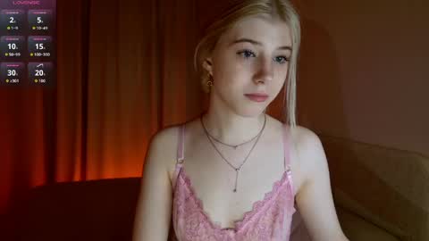 Snapshot of bella_amoury chatting on May 9, 2026, 6:46 pm Bella online show from May 9, 2026, 6:46 pm