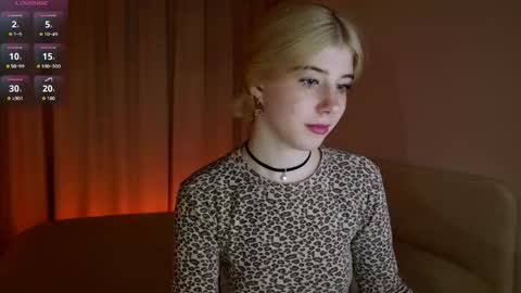 Snapshot of bella_amoury chatting on May 18, 2026, 1:17 pm Bella online show from May 18, 2026, 1:17 pm