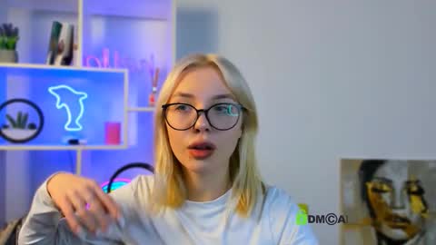 bella_blade online show from December 18, 2025, 6:08 am