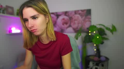 BellaBlonde online show from December 15, 2025, 2:21 pm