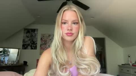 Snapshot of bella_christian chatting on June 3, 2026, 7:30 pm Bella Baby online show from June 3, 2026, 7:30 pm