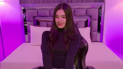 Bella  online show from November 5, 2025, 4:34 am