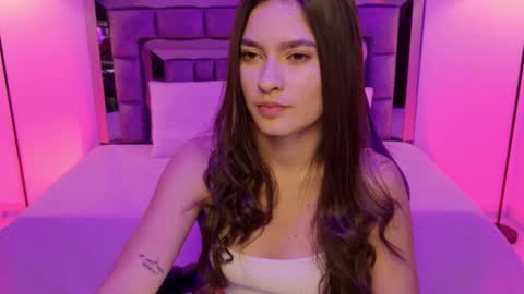 Bella  online show from November 18, 2025, 3:34 am