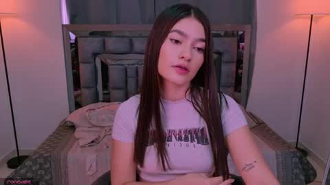 Snapshot of bella_clark2 chatting on June 4, 2026, 2:56 pm Bella online show from June 4, 2026, 2:56 pm