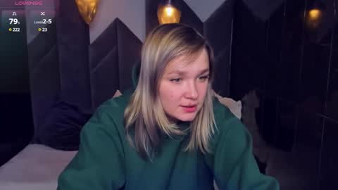 Snapshot of bella_cosmo chatting on February 10, 2025, 12:50 pm Bella online show from February 10, 2025, 12:50 pm