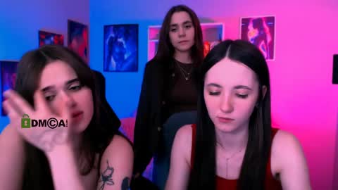 Snapshot of bella_dorn chatting on May 11, 2026, 4:04 pm Bella online show from May 11, 2026, 4:04 pm