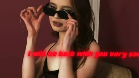 Bella online show from April 16, 2026, 9:39 pm