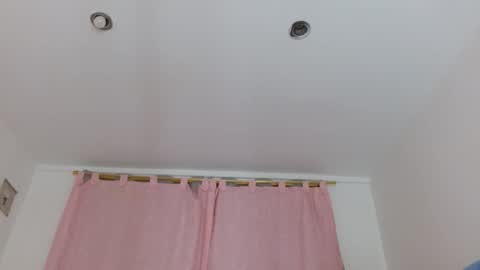 Snapshot of bella_gentle chatting on May 6, 2026, 11:15 am bella_gentle online show from May 6, 2026, 11:15 am