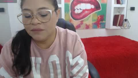 lady online show from November 18, 2025, 11:36 am