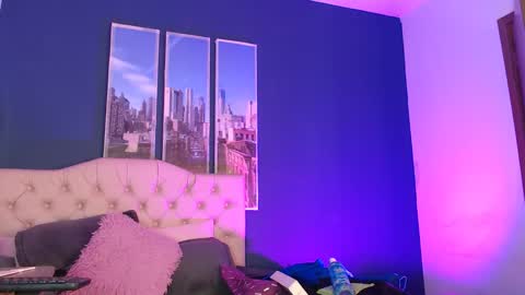 Snapshot of bella_lr chatting on May 19, 2026, 1:56 am Valentina online show from May 19, 2026, 1:56 am