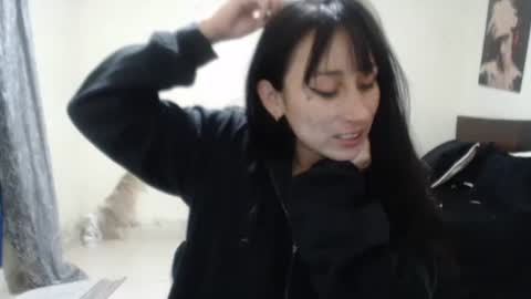 bella_luna34 online show from May 5, 2026, 2:19 am