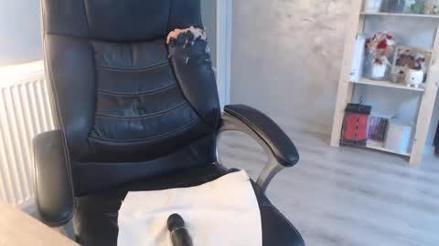      online show from February 19, 2025, 11:38 am