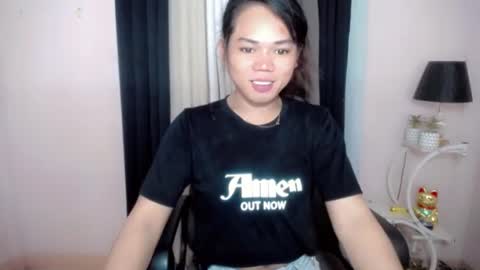 bella_ngo online show from May 19, 2026, 5:03 am