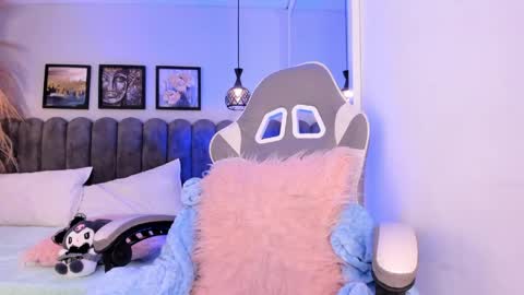 bella_peach_ online show from April 17, 2026, 3:20 am