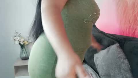 Snapshot of bella_saint33 chatting on July 5, 2026, 5:47 am bella online show from July 5, 2026, 5:47 am