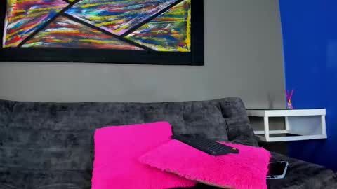 Snapshot of bella_sstone chatting on October 4, 2025, 12:25 pm bella_sstone online show from October 4, 2025, 12:25 pm