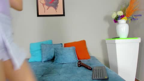 Snapshot of bella_sstone chatting on November 6, 2025, 11:33 am bella_sstone online show from November 6, 2025, 11:33 am