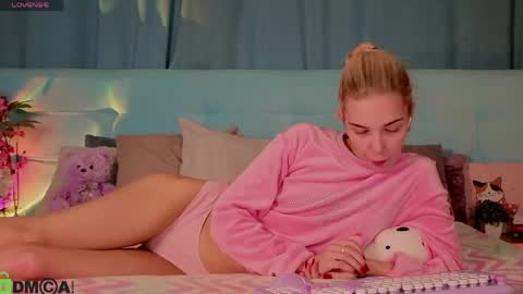 Bella online show from April 16, 2026, 12:55 am