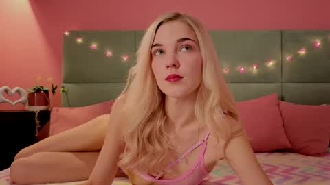 Snapshot of bella_stewarttt chatting on May 2, 2026, 1:21 am Bella NEW ROOM online show from May 2, 2026, 1:21 am