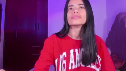 Snapshot of bella_sun_ chatting on December 2, 2025, 3:34 am Valeria Model Independent online show from December 2, 2025, 3:34 am
