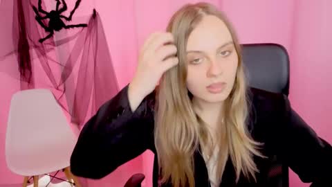 Snapshot of bella_swonn_ chatting on November 24, 2025, 11:32 am Bella online show from November 24, 2025, 11:32 am