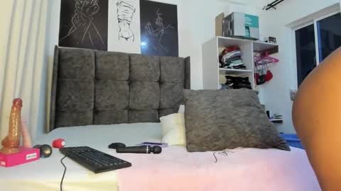 Snapshot of bella_thequeen chatting on February 28, 2026, 11:28 pm Bella sweetpea online show from February 28, 2026, 11:28 pm