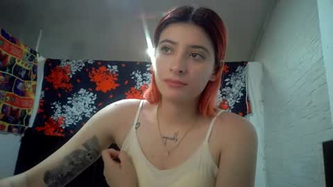 Snapshot of bella_thorne1999 chatting on July 17, 2026, 1:23 am bella_thorne1999 online show from July 17, 2026, 1:23 am