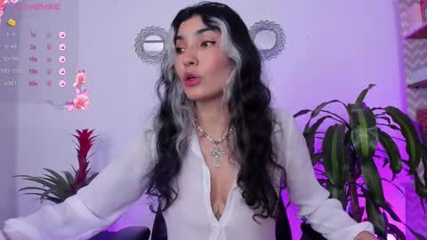 Bella online show from February 9, 2025, 10:21 pm