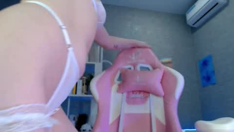 Snapshot of bella_torress chatting on October 26, 2025, 3:45 am Bella Torress online show from October 26, 2025, 3:45 am