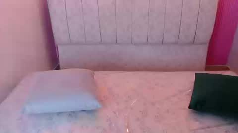 Bella online show from September 13, 2025, 9:36 pm