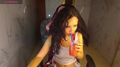 Bella online show from December 5, 2025, 8:27 pm