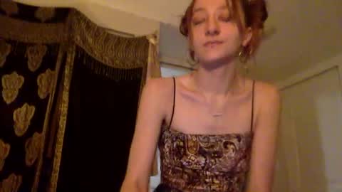 Snapshot of bellababe_e chatting on March 4, 2026, 5:02 am bellababe_e online show from March 4, 2026, 5:02 am