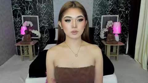 Snapshot of bellabrown_19xxx chatting on November 5, 2025, 5:51 am Bella online show from November 5, 2025, 5:51 am