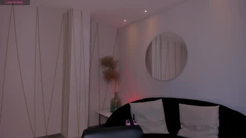 Snapshot of bellacarteer_ chatting on April 17, 2026, 7:28 pm Bella C online show from April 17, 2026, 7:28 pm