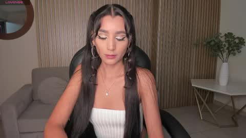 Snapshot of bellacarteer_ chatting on April 19, 2026, 10:23 pm Bella C online show from April 19, 2026, 10:23 pm