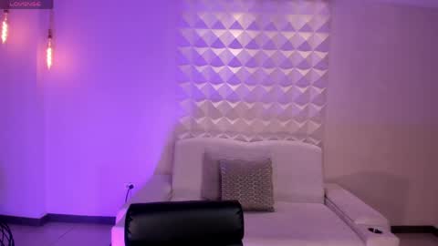 Bella online show from April 8, 2026, 3:50 am