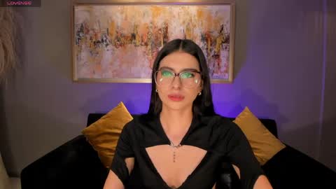 Snapshot of bellaconnor_ chatting on May 7, 2026, 4:07 am Bella online show from May 7, 2026, 4:07 am