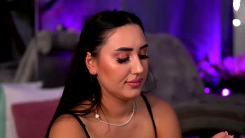 belladoyle online show from December 7, 2024, 3:30 pm