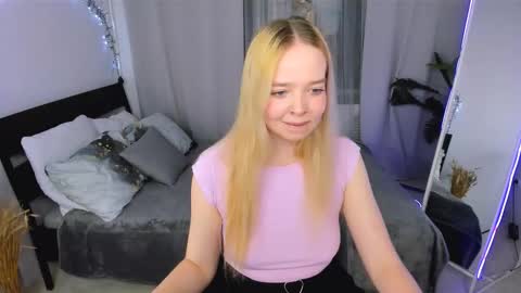 Snapshot of bellamontgomery chatting on November 24, 2025, 8:41 pm Bella online show from November 24, 2025, 8:41 pm