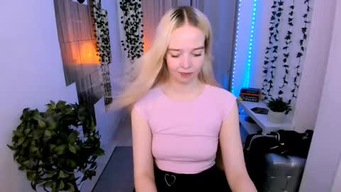Snapshot of bellamontgomery chatting on June 7, 2026, 10:24 pm Bella online show from June 7, 2026, 10:24 pm