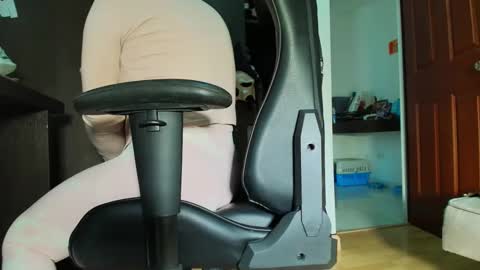 Snapshot of bellangel_ chatting on October 21, 2025, 10:43 pm Camille online show from October 21, 2025, 10:43 pm