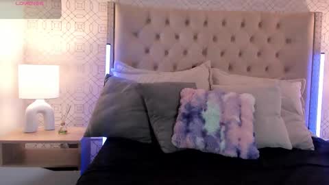 Bella Nix big tits online show from November 16, 2025, 3:23 am