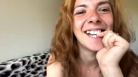 bellaqueen0701 online show from May 27, 2026, 9:39 am